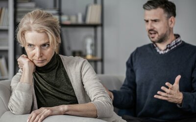 Почему случаются разводы у зрелых пар, как этого избежать и как пережить?