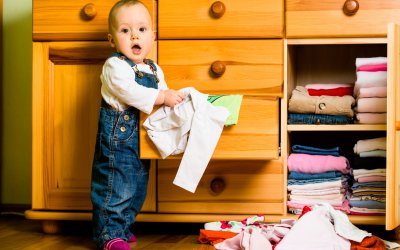 Как научить ребенка одеваться самостоятельно. Полезные советы родителям: как привить ребенку первые навыки самостоятельности.