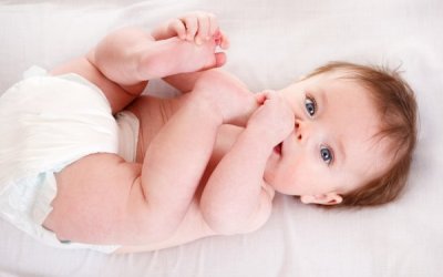 Стул ребенка в 1 год на грудном вскармливании thumbnail