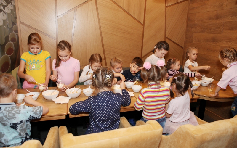 Кулинарный мастер класс для детей. Traveler's Coffee в Новосибирске, детский кулинарный мастер-класс. Банановый пудинг