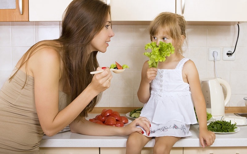 Рацион питания ребенка. Что делать, если ребенок не ест мясо, овощи или фрукты. Сколько должен есть ребенок. Еда для малоежек