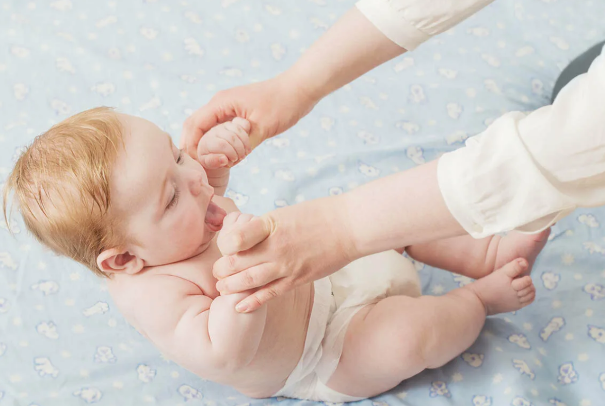 Нужен ли массаж здоровому ребёнку в первый год жизни: со скольки месяцев