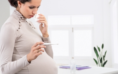 Профилактика и лечение простудных заболеваний во время беременности, какие лекарства можно пить беременным от простуды. Можно ли беременным ставить прививку от гриппа? Врач об опасности ОРВИ во время беременности.
