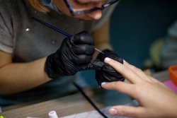 Обучение маникюру и нейл-дизайну в Новосибирске. Тест-драйв учебного центра ногтевого дизайна «Hameleon». Отзывы о курсах обучения работы с гель-лаком в Новосибирске.