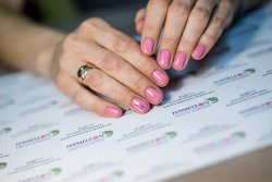 Обучение маникюру и нейл-дизайну в Новосибирске. Тест-драйв учебного центра ногтевого дизайна «Hameleon». Отзывы о курсах обучения работы с гель-лаком в Новосибирске.