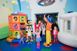 Куда сходить с ребенком в Новосибирске: центр детских развлечений Kinder Park. Отзывы мам о центре Kinder Park: детские дни рождения с анимацией, недорогие развивающие занятия, современные игровые автоматы. Протестировано Сибмамой!