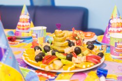 Куда сходить с ребенком в Новосибирске: центр детских развлечений Kinder Park. Отзывы мам о центре Kinder Park: детские дни рождения с анимацией, недорогие развивающие занятия, современные игровые автоматы. Протестировано Сибмамой!