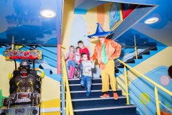 Куда сходить с ребенком в Новосибирске: центр детских развлечений Kinder Park. Отзывы мам о центре Kinder Park: детские дни рождения с анимацией, недорогие развивающие занятия, современные игровые автоматы. Протестировано Сибмамой!
