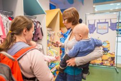 Сеть магазинов Холидей в Новосибирске. Специализированный детский магазин "Холим и лелеем" - отзывы покупателей. Эко-игрушки, эко-подгузники, гипоаллергенное питание.