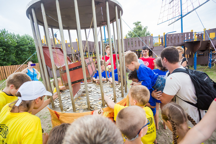 Развлекательный центр для детей Форт Боярд в Новосибирске. Куда отвезти большую компанию детей летом в Новосибирске. Детский праздник на свежем воздухе в Новосибирске. Отзывы мам о пляжном центре Форт Боярд.