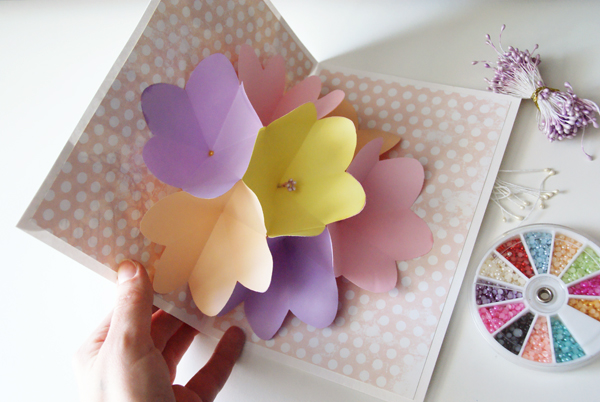 Объемная открытка «Весенние цветы» - Поделки для мам и бабушек (на 8 марта,на День Матери и просто так :))