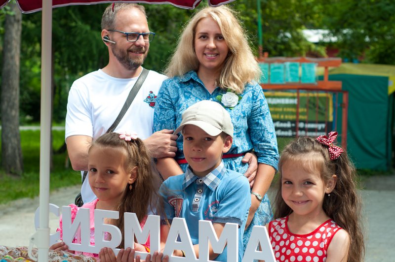 Детская ярмарка Сибмамы: фотоотчет о веселом празднике Сибмамы в Центральном парке в Новосибирске.