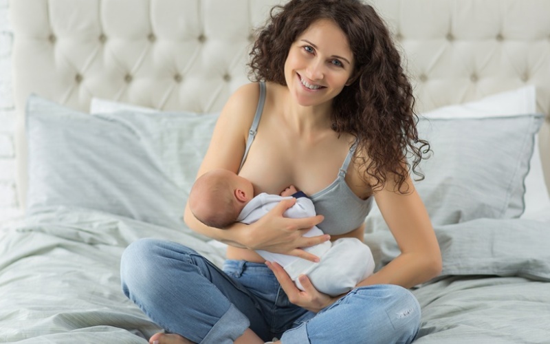 Предохранение от беременности при помощи грудного вскармливания. Как не забеременеть погодками. Почему возникает лактационная аменорея.