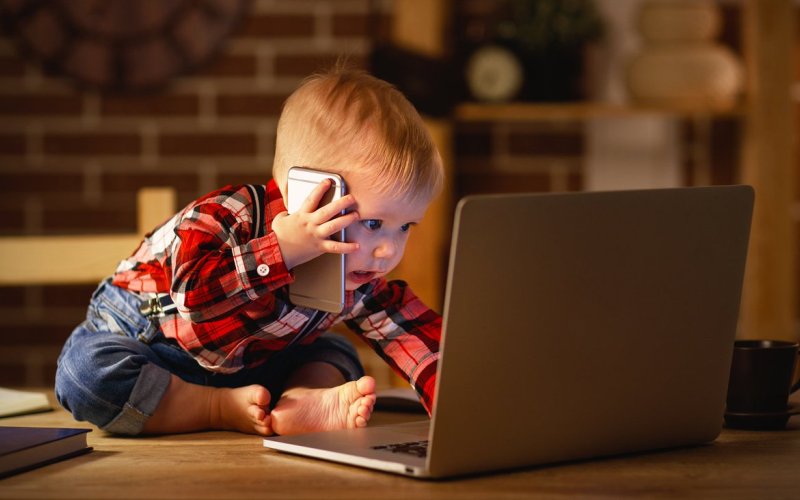 Дети в сети. Можно ли позволять детям выходить в сеть интернет и с какого возраста. Чем интернет опасен для детской психики. Как у детей возникает интернет-зависимость.