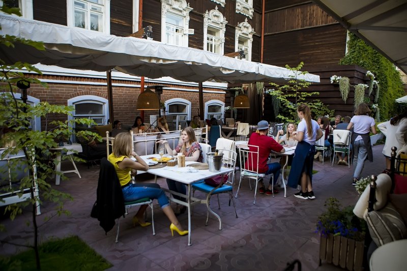 10 новосибирских кафе и ресторанов с летней верандой