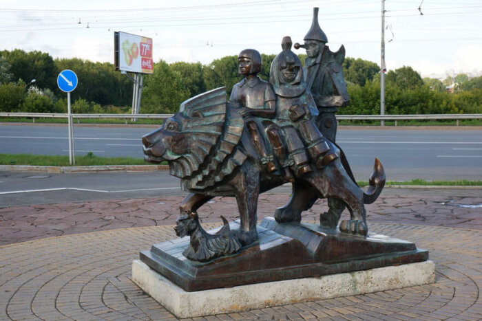 12 самых интересных памятников Томска
