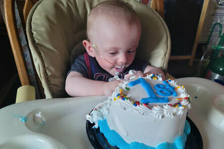 Свой первый день рождения Ричард Хатчинсон отметил с родными и близкими.