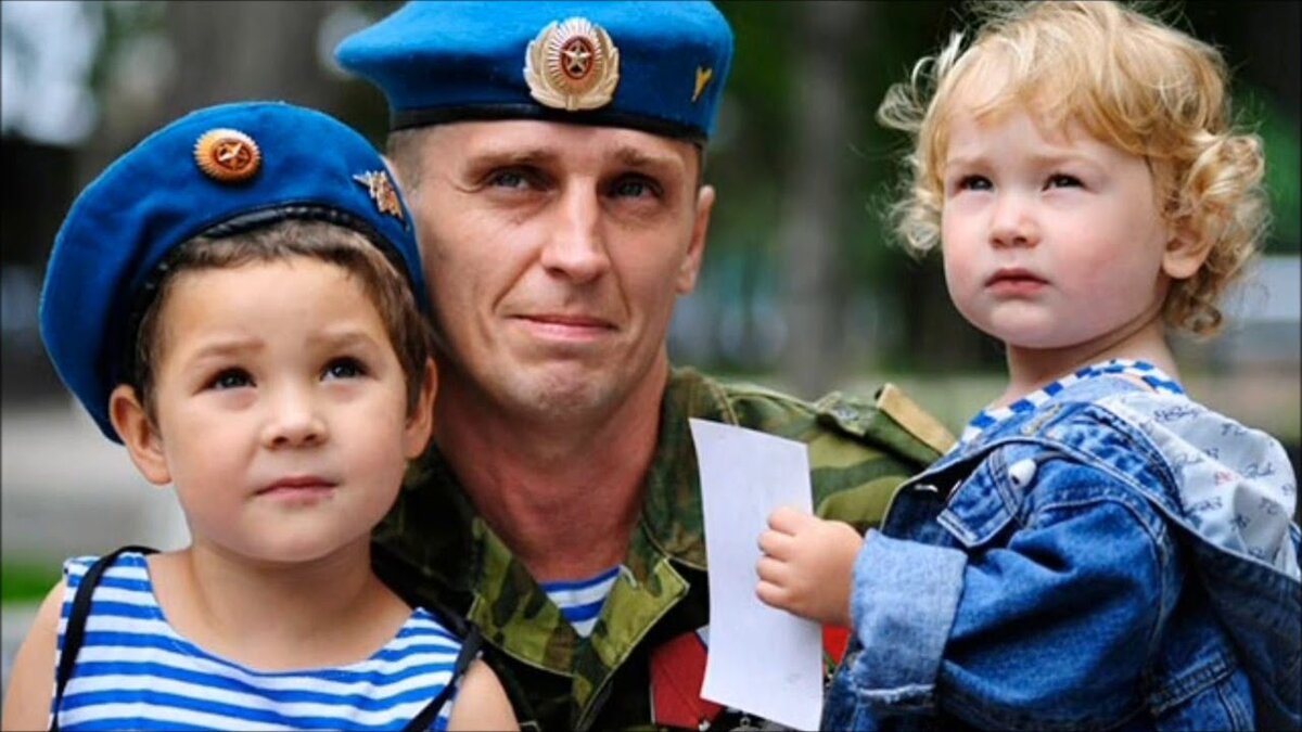 Солдат с ребенком