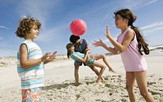 Игры с детьми на пляже
