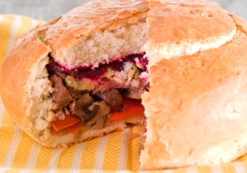 Булочка с начинкоф для пикника, оригинальный бутерброд для пикника