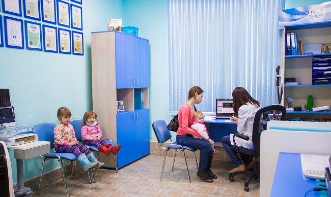 зрение детей дошкольного возраста, проверка зрения у детей, где проверить зрение ребенку в Новосибирске, Центр детского зрения «Илария», очки для детей для зрения, очки солнцезащитные для детей