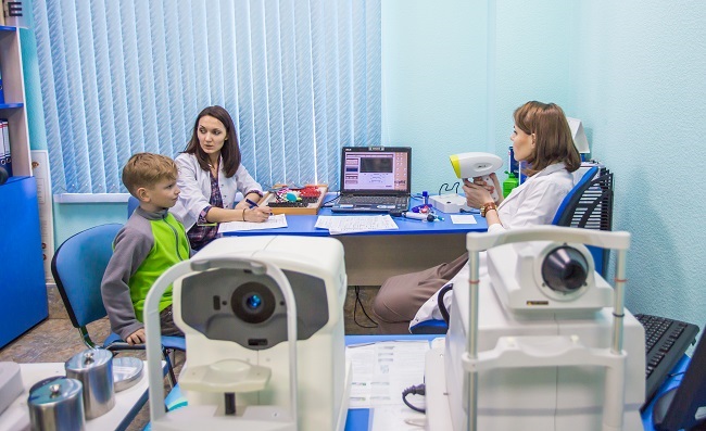 зрение детей дошкольного возраста, проверка зрения у детей, где проверить зрение ребенку в Новосибирске, Центр детского зрения «Илария», очки для детей для зрения, очки солнцезащитные для детей
