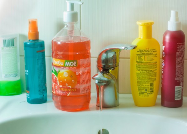 Бытовая химия,  продукция компании АВК, средство для мытья посуды отзывы,  жидкое мыло отзывы, жидкость для утюгов, как почистить утюг в домашних условиях