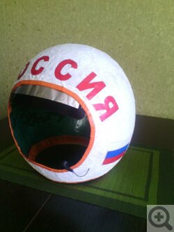 Простая поделка ко Дню космонавтики. Мастер-класс по изготовлению шлема космонавта для ребенка.