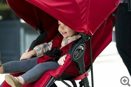 фиксация ребенка в коляске