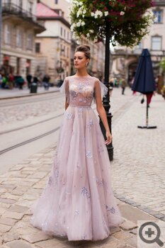 Платья с пышной юбкой создают классический образ принцессы
