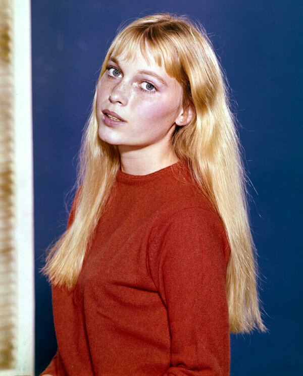  В 1964 году 19-летняя Миа получила роль в популярном сериале «Пейтон Плейс»