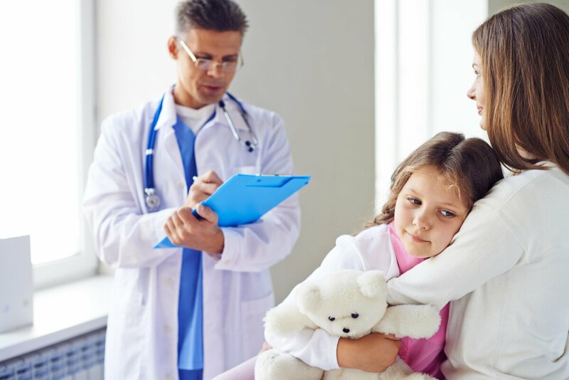 Редкие заболевания: что должно насторожить родителей и к какому врачу обратиться