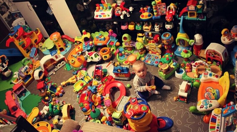 Сколько игрушек у наших детей – изобилие, недостаток или в самый раз?