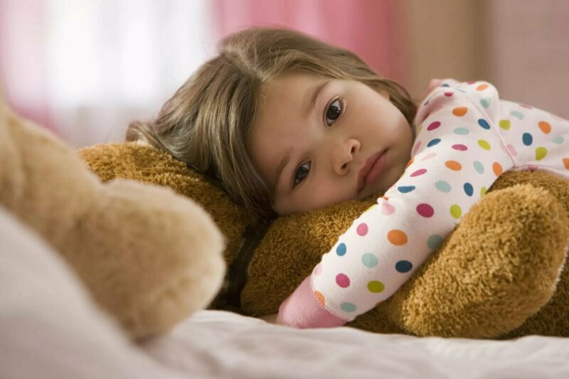 Ребенок не спит днем: что делать?