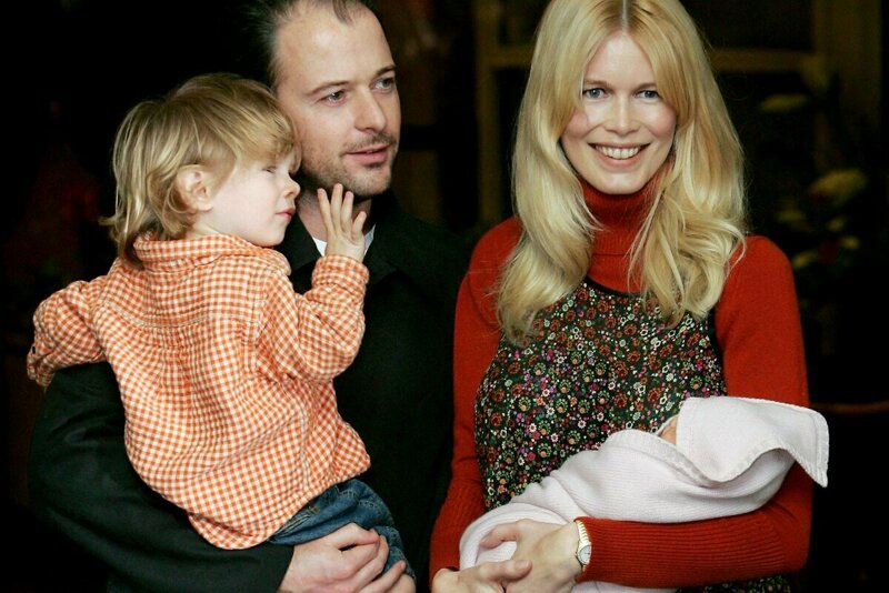 9 ноября 2004 года у четы родилась дочь Клементина Поппи. 34-летняя Клаудия стала мамой во второй раз.