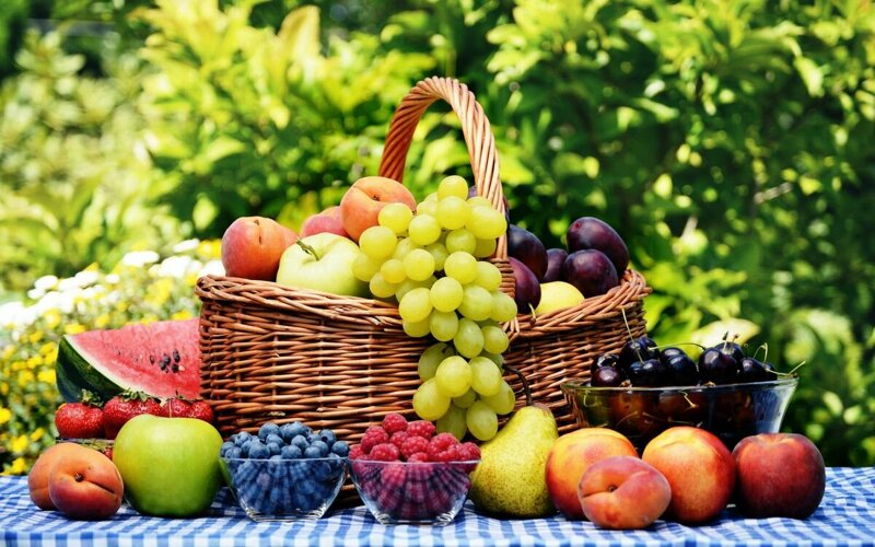 Большинство ягод, таких, например, как вишня и малина, достаточно промыть под проточной водой
