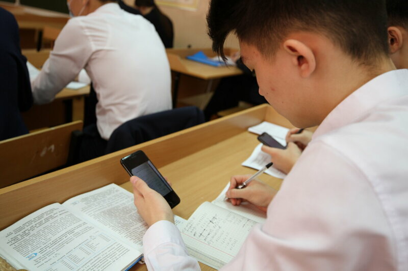 Можно ли ученику пользоваться мобильным телефоном в школе