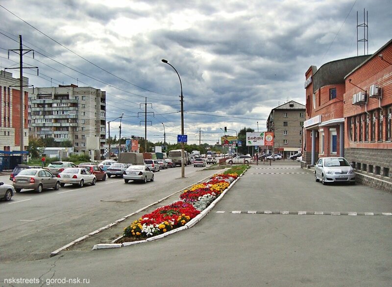 Те же «театральные» улицы Немировича-Данченко и Станиславского проходят и через Ленинский район.
