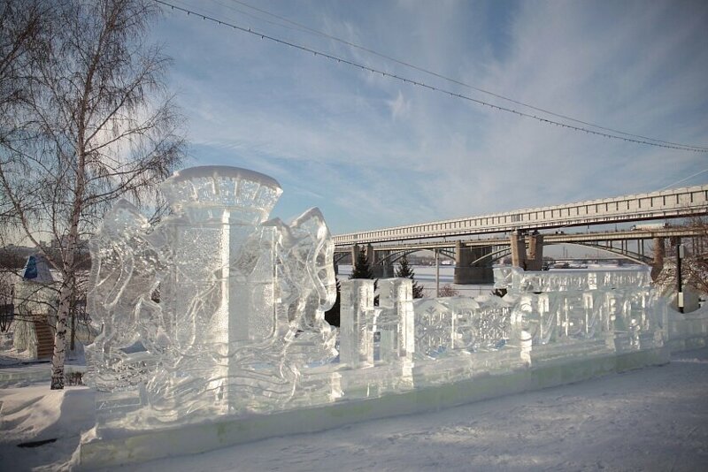 ледовый городок! В этом году он посвящен 130-летию Новосибирска