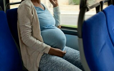 накануне женского праздника, 6 марта, жительница Новосибирска родила малыша прямо в салоне автобуса