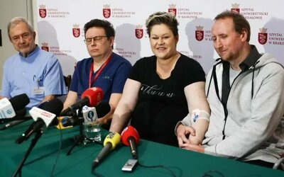 Будущая мама лежала в больнице Кракова под наблюдением врачей в течение последних десяти недель и родила с помощью кесарева сечения на 29-недельном сроке беременности.