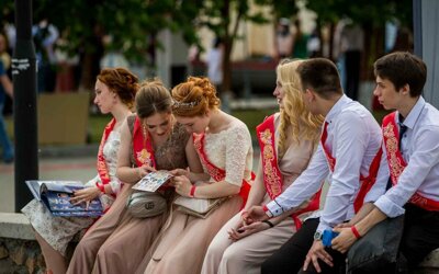 Красивые стихи пожелания одноклассникам в выпускной альбом