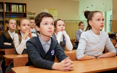 В каких школах Новосибирска вчерашние одиннадцатиклассники сдали ЕГЭ лучше всего, а где, увы, результаты более чем скромные?